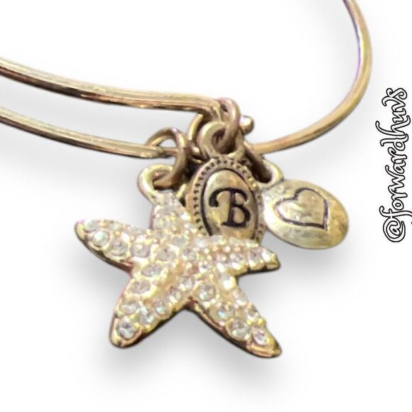 Bundle Sale 3 for $15 | Bella Perlina Star Fish Bracelet - Picture 4 of 9